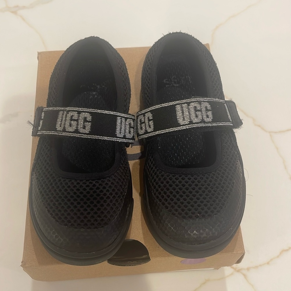 Toddler UGG Mary Jane - 9T